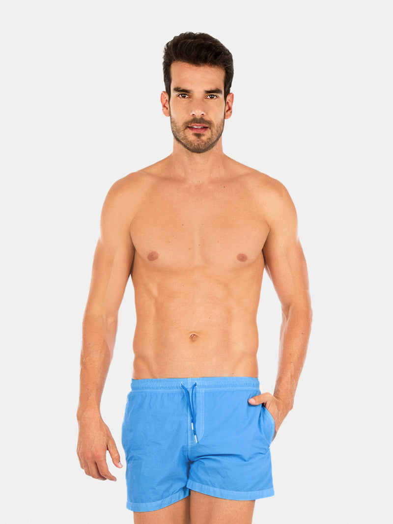 traje con short hombre