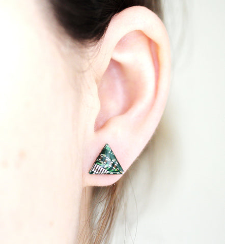 Circuit board triangle studs