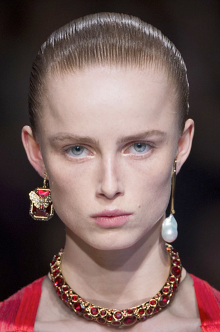 Elle Uk single OTT earrings mismatch jewelry bijoux online shopping talkingfashion