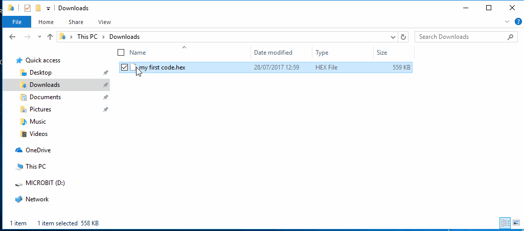 Animation showing how to drag a HEX file onto micro:bit using Windows