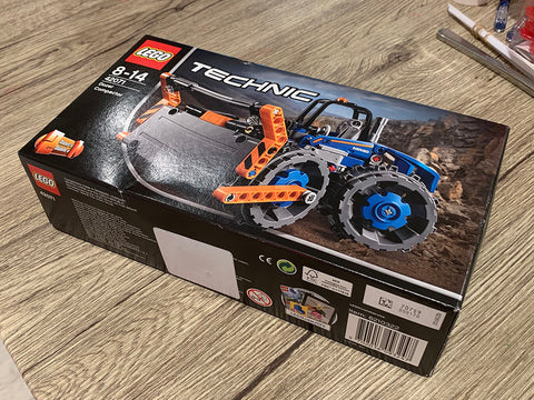 Photo of the box for LEGO kit 42071, a Technic bull dozer