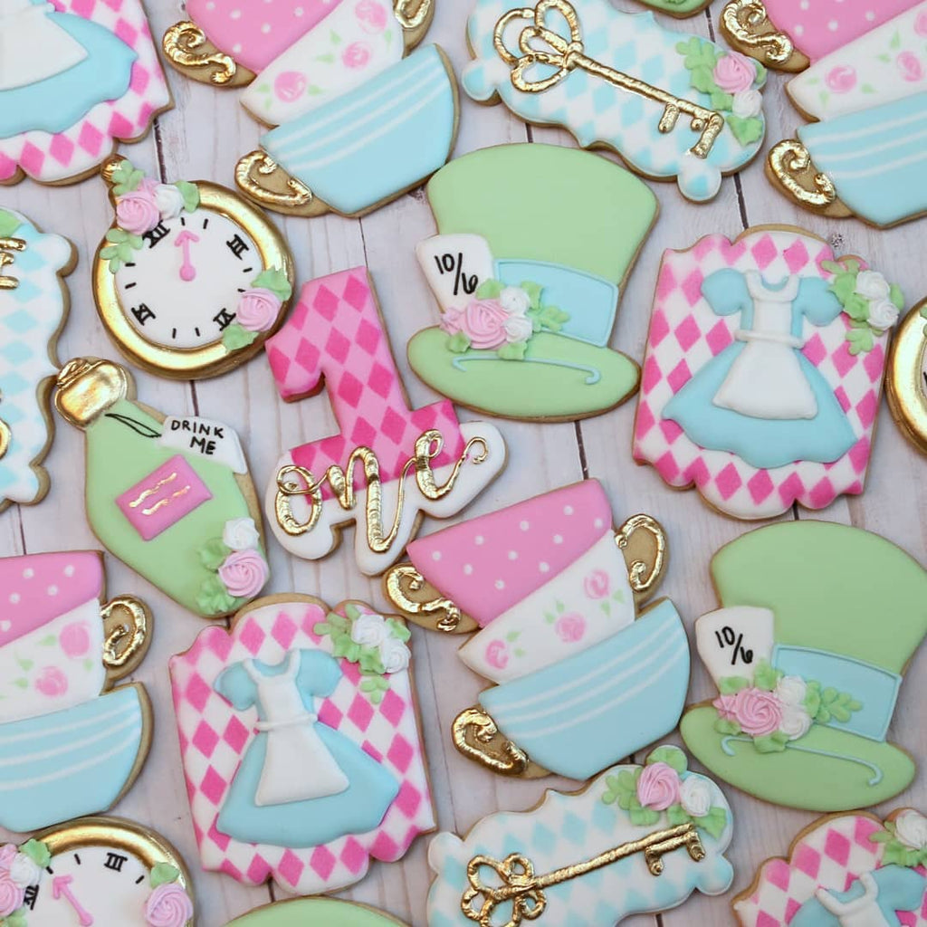 https://cdn.shopify.com/s/files/1/1041/8038/files/Alice_In_Onederland_Wonderland_Birthday_Party_Sugar_Cookies_The_Iced_Sugar_Cookie_Sweet_Mazie_s_1024x1024.jpg?v=1556645949
