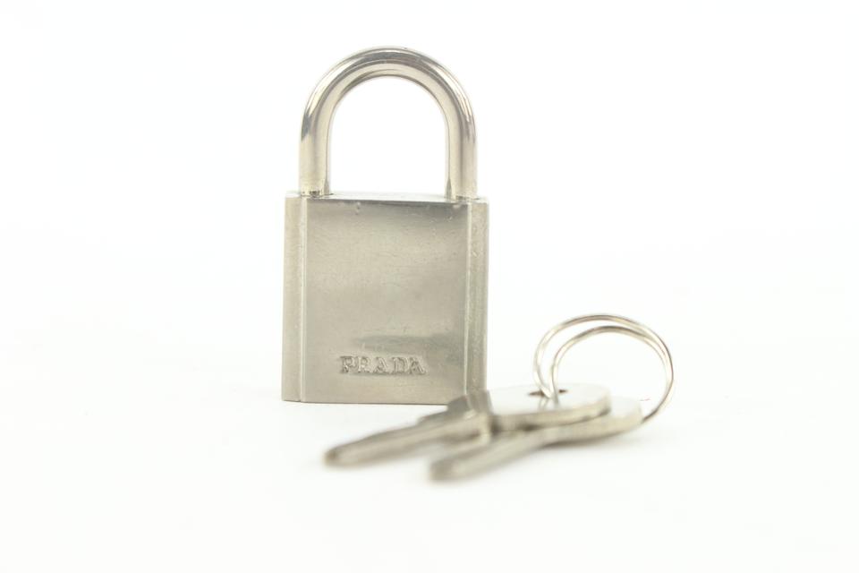 Prada Rare Silver Logo Padlock and Key Lock Cadena Set 219pr55 –  Bagriculture