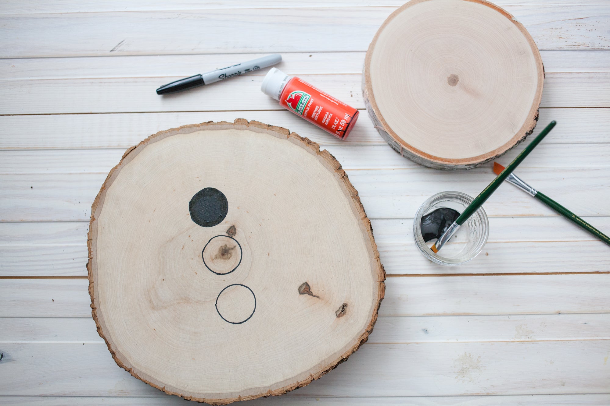 How to make a DIY snowman with wood rounds