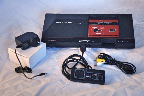 Console nue SEGA Master System 2 switché 50 60hz semi Hors Service HS  couleur