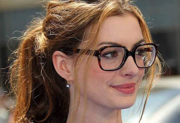 Anne Hathaway wearing Lunettes Alf a21.07