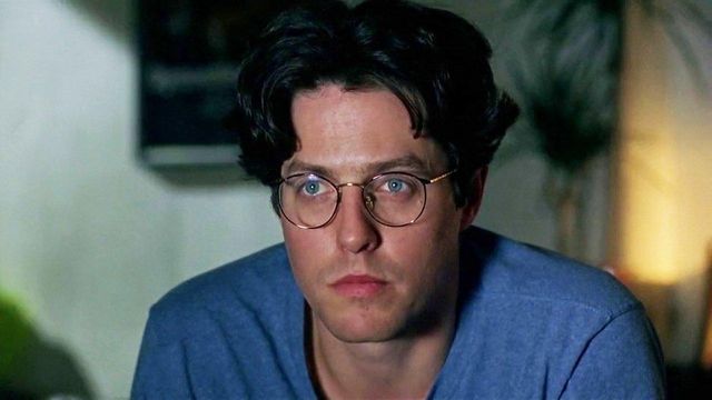 Hugh Grant Wearing Round Wire Spectacles in Notting Hill