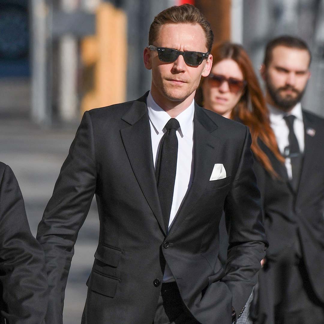 Tom Hiddleston wearing Ray Ban 2132 601S78 Sunglasses