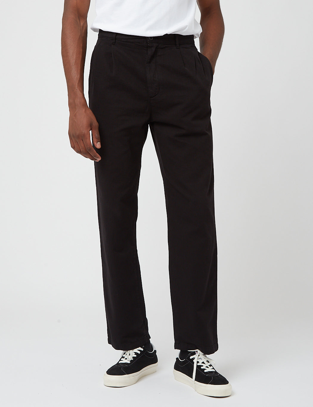 Carhartt-WIP Salford Pant (Relaxed Fit) - Black | URBAN EXCESS.