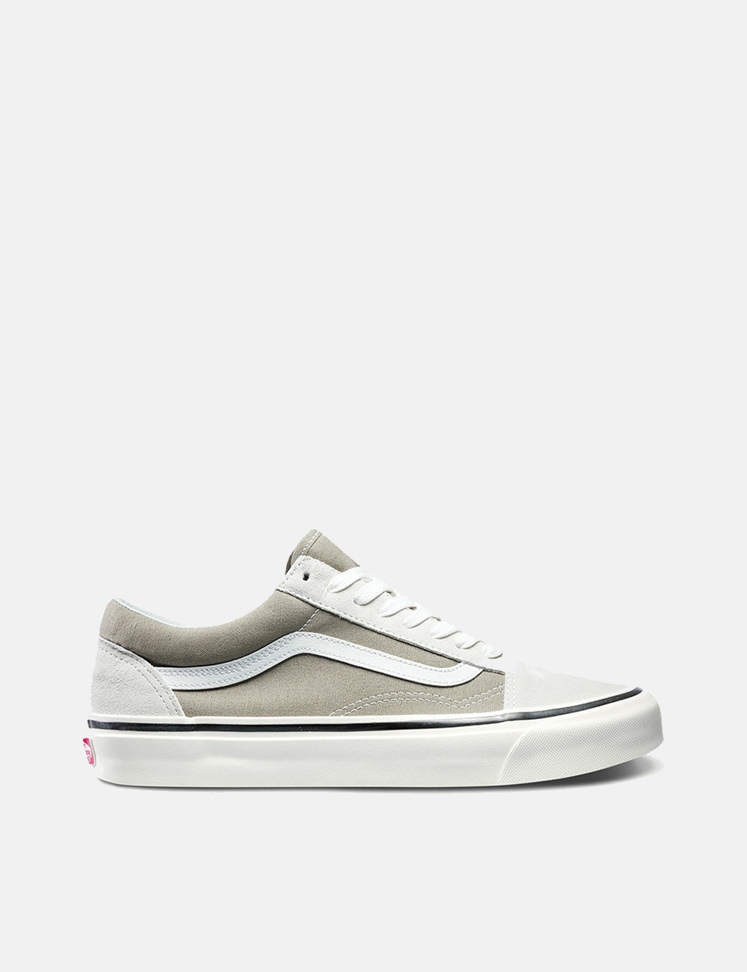 vans anaheim old skool white