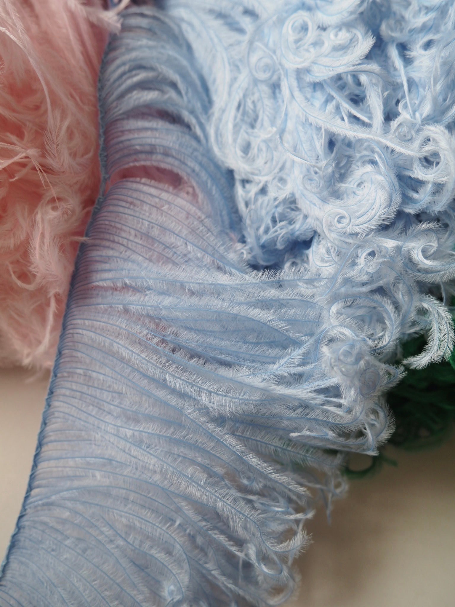 curly ostrich feather puffs