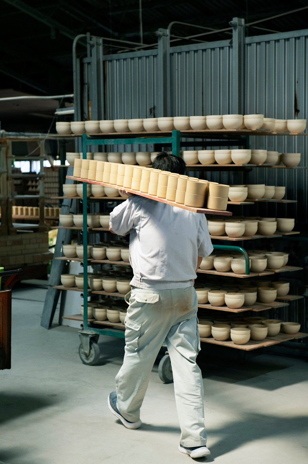 Worker carrying Hasami cups