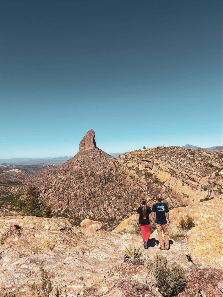 Meg and Ty hiking from we.the.wanderers