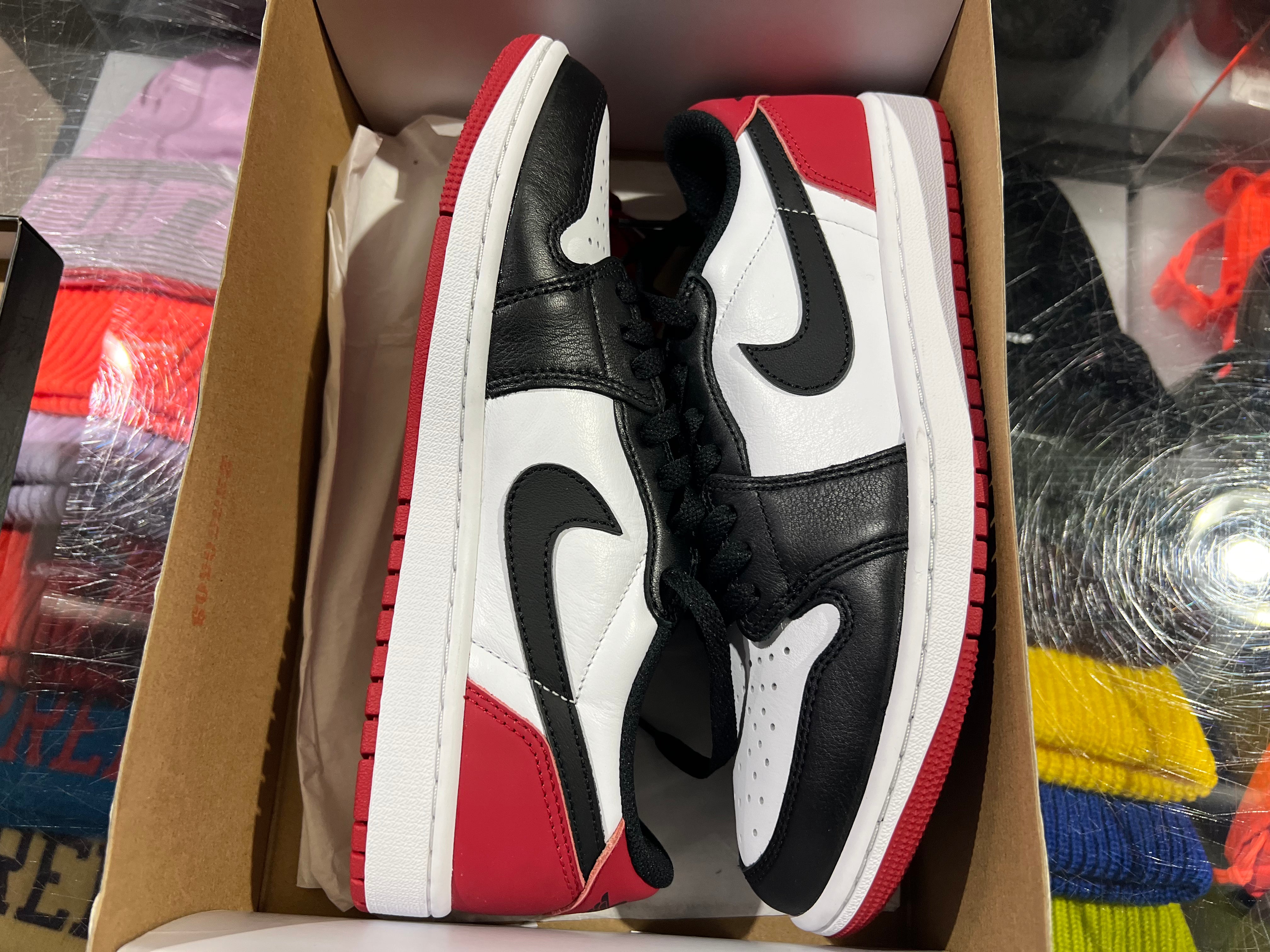 Air Jordan 1 Retro Low OG 2023 - Black Toe