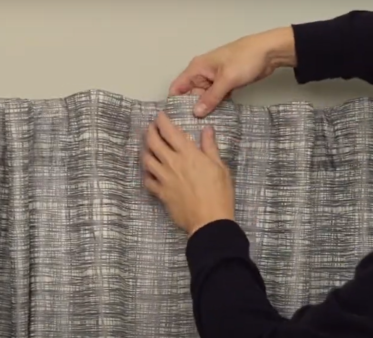 Adjusting curtain pleats
