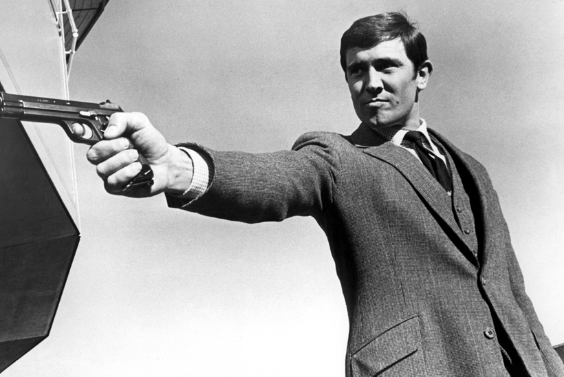 Sinclair altered Connery’s suit to accommodate Lazenby’s long arms