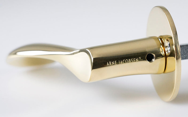 Türgriff: Arne Jacobsen Türgriff - AJ111 Türgriff aus poliertem Messing 111 mm. großes Modell c/c 30 mm.