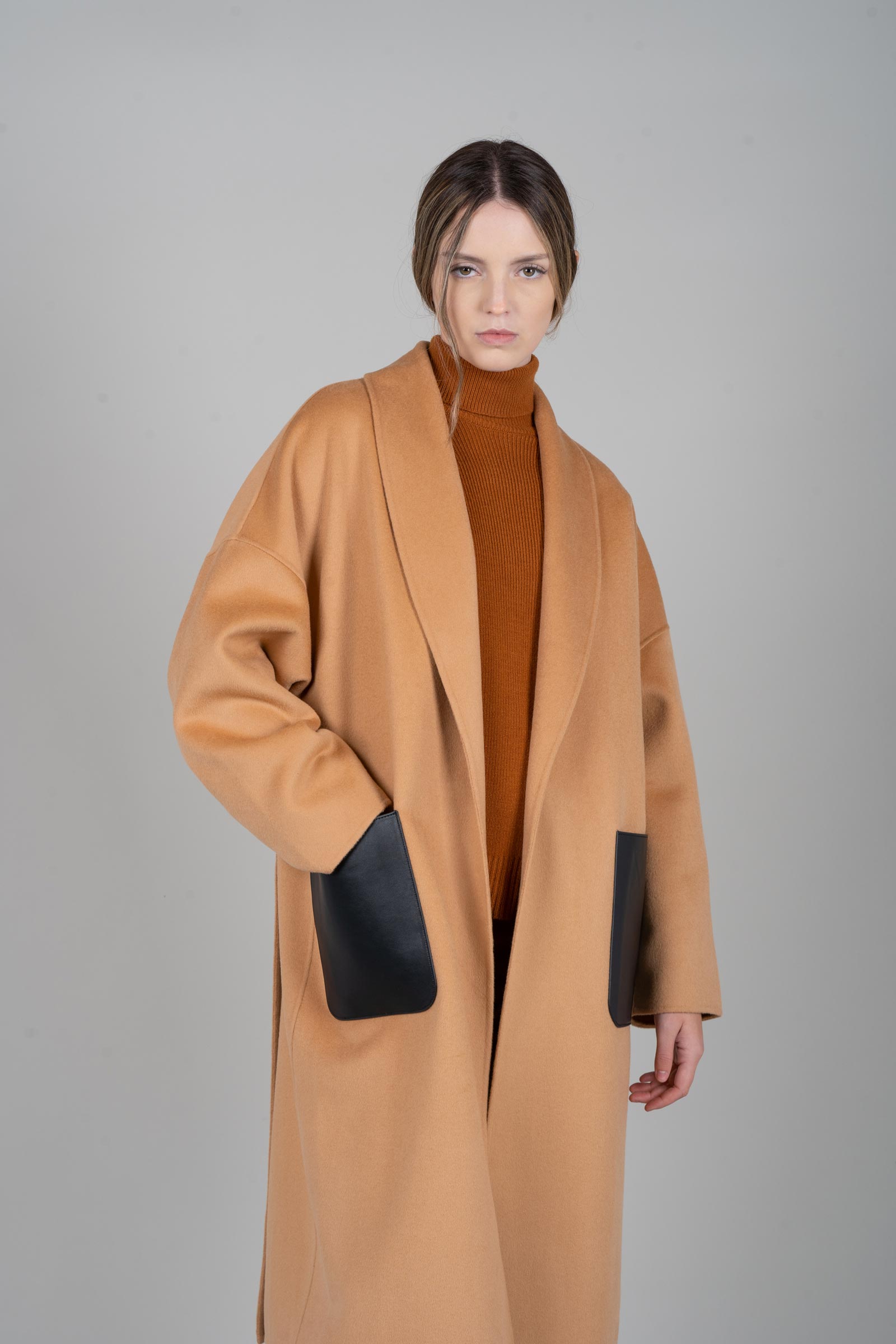 JL106B Camel Hourglass Short Coat x ninido – Mute by JL