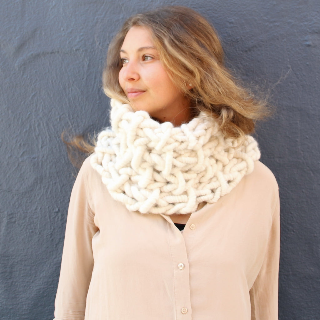 Chunky knitted cowl pattern