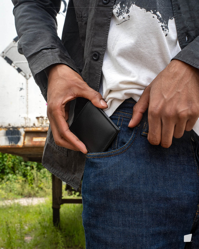 Slimmy 3-pocket slim minimalist leather wallet. Everyday Carry.