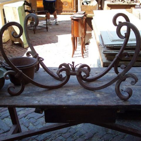 Tuscan Décor: A Guide The 5 Main Things to Know - Iron table base from a Tuscan antique fair in Arezzo.