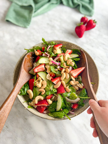 Strawberry, spinach and almond salad