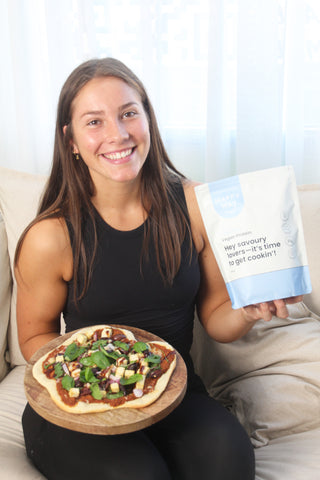 Happy Way nutritionist Rachel with a vegan-friendly pizza
