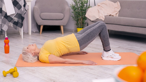 woman practicing the pelvic floor tilt exercise for pelvic floor strength