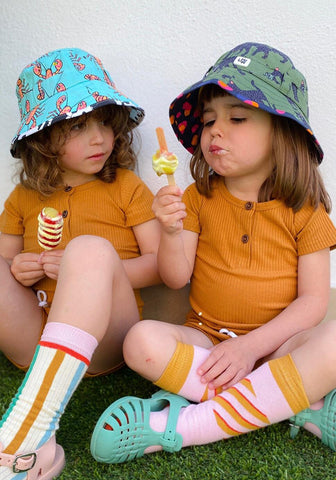 Children wearing sun hats and eating ice cream