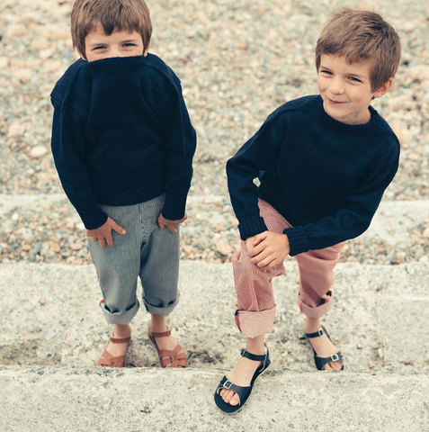 Children wearing tanned and black kids Salt Water sandals
