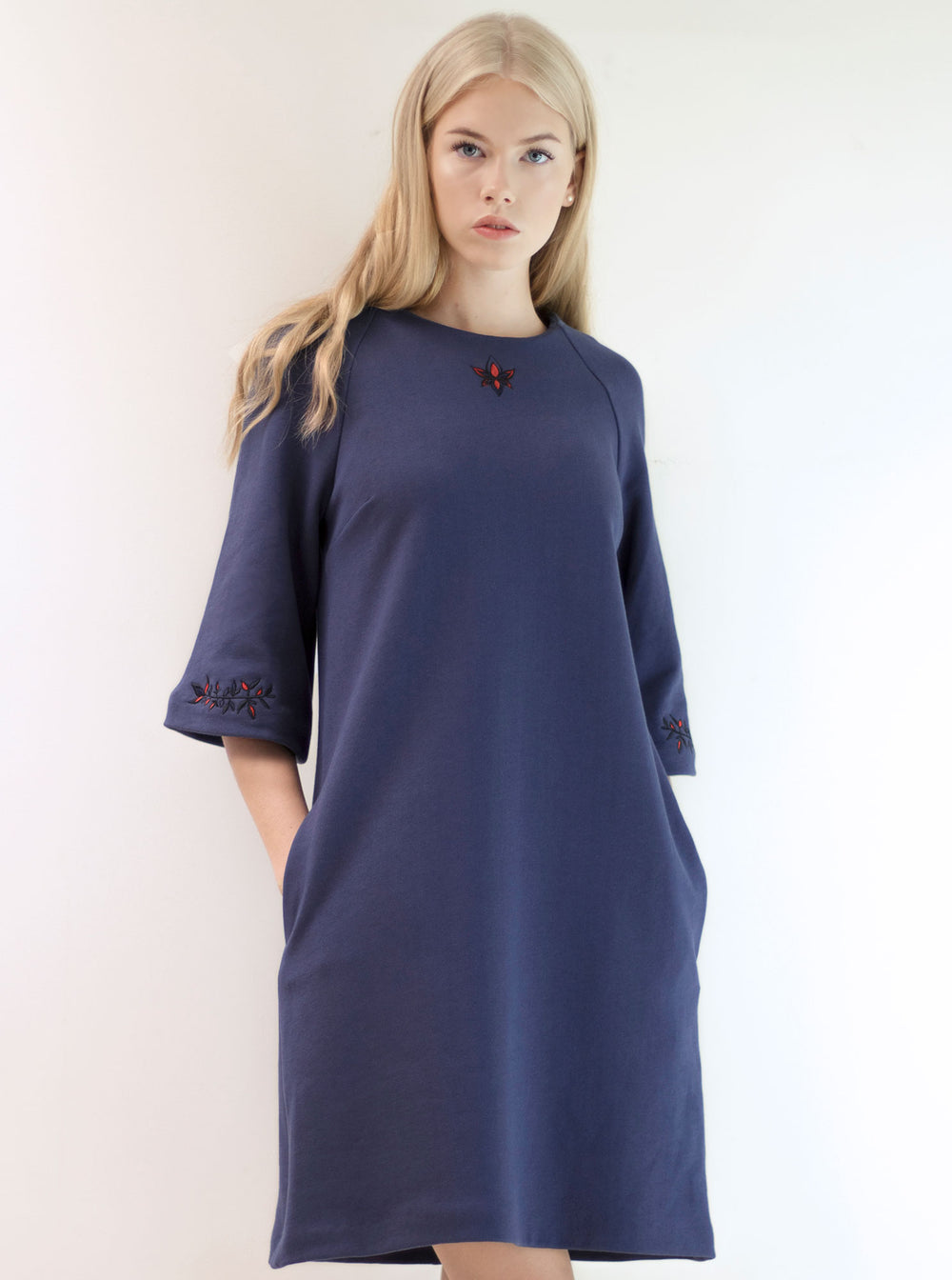 Embroidered organic cotton navy blue dress – KiRiVOO