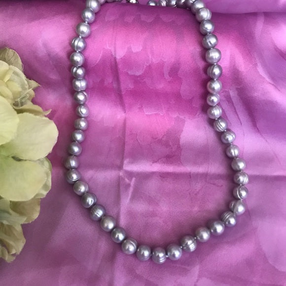 Silver pearl necklace