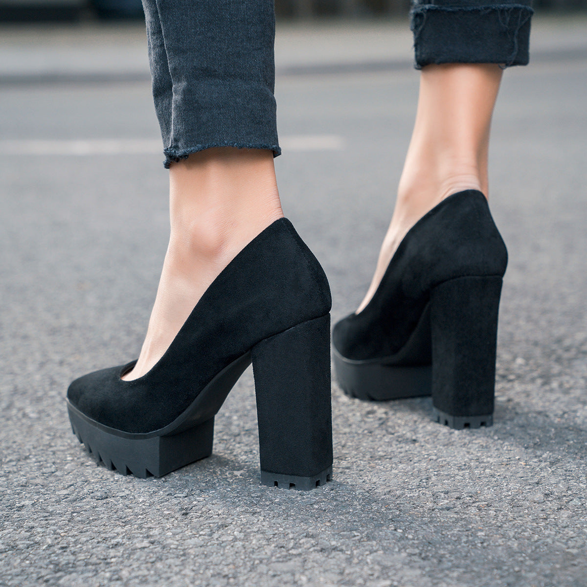 thick heel pointed toe pumps