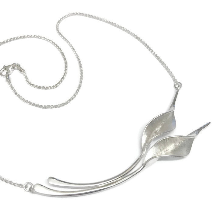 A Mavilo Double Wide Twist Leaf necklace