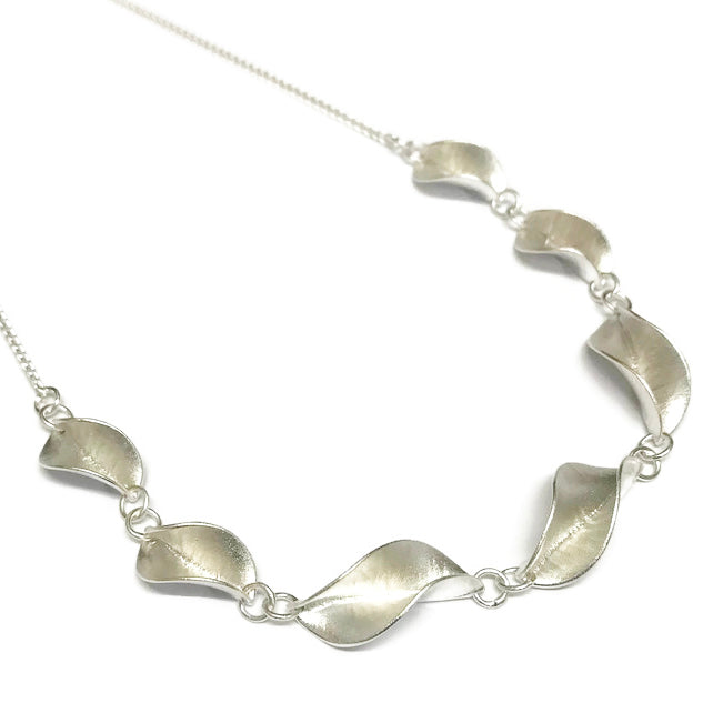 A Mavilo 3/4 Twist Leaf necklace