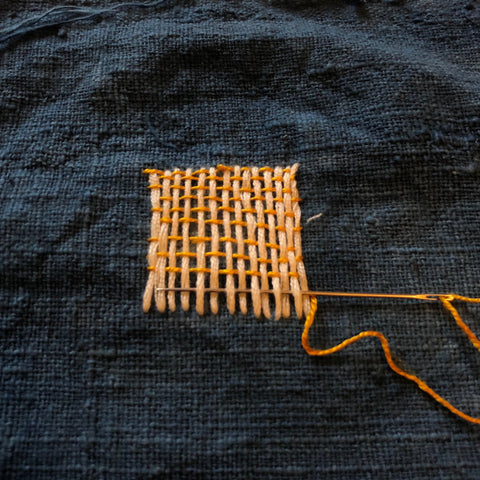 Under-over weaving with new thread