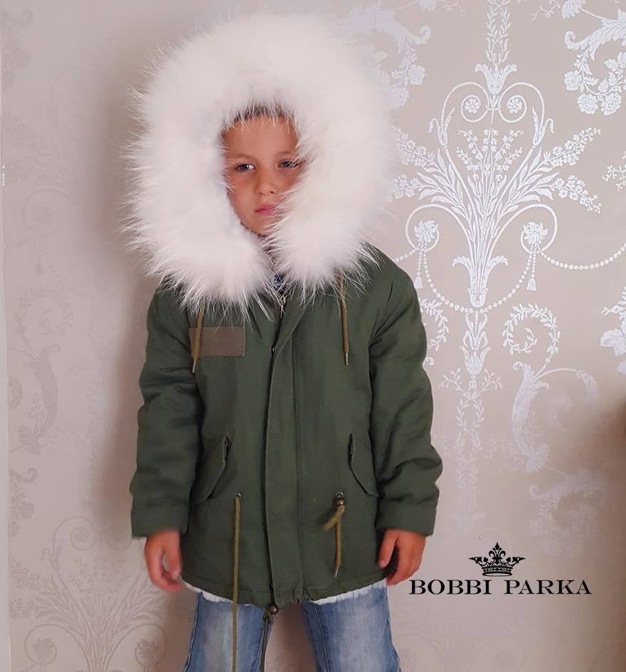 white faux fur collar coat