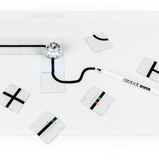 https://cdn.shopify.com/s/files/1/1059/8266/files/Ozobot-Color-Code-Magnets-Base-Kit-STEM-Coding-4_550x.jpg?v=1699568568