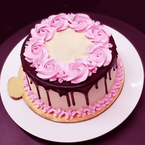 Floral Birthday Cake 1Kg – SUN ONLINE