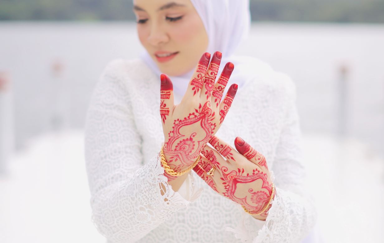 
      8 Easy Tips to Get a Darker Henna Shade
 – The Henna Guys