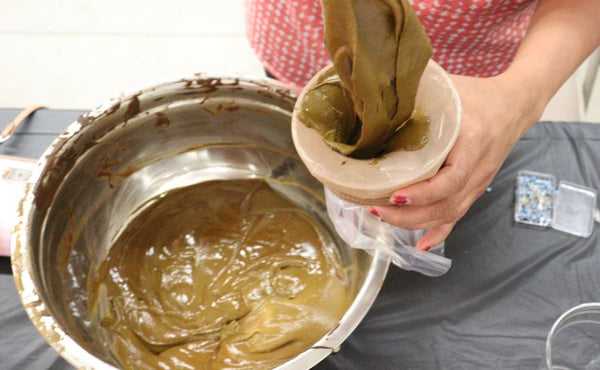 filling the henna cones