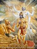 Krishna revela su forma de dos brazos a Arjuna