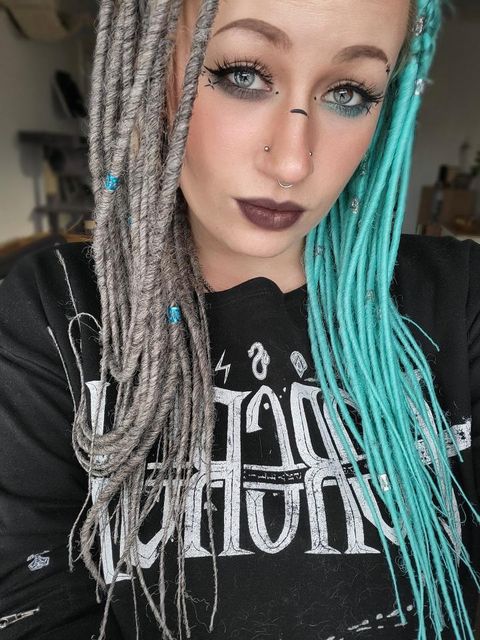 installing double ended dread extensions into dreads