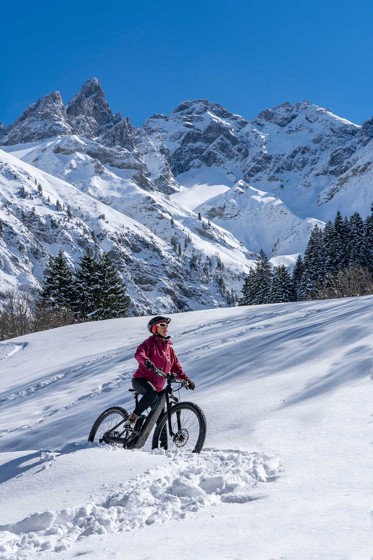 Winter Cycling Adventures: Choosing the Right Thermal Leggings – Baleaf  Sports