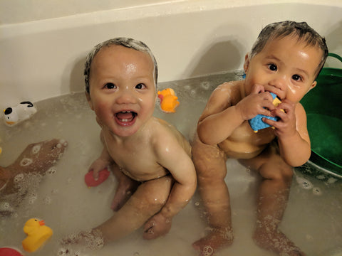 Bath time tips, bath time with twins, twins bath, twin bath tub