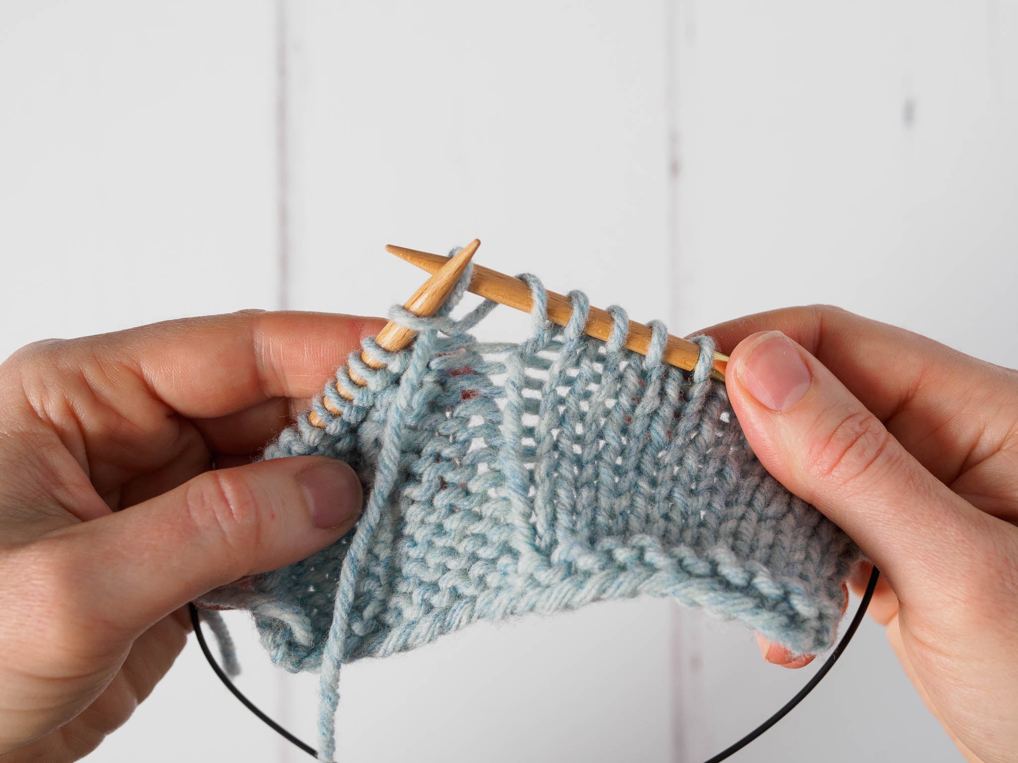 How to Knit More Symmetrical Yarn Overs: Even Out Your Yarn Over Size -  Ysolda