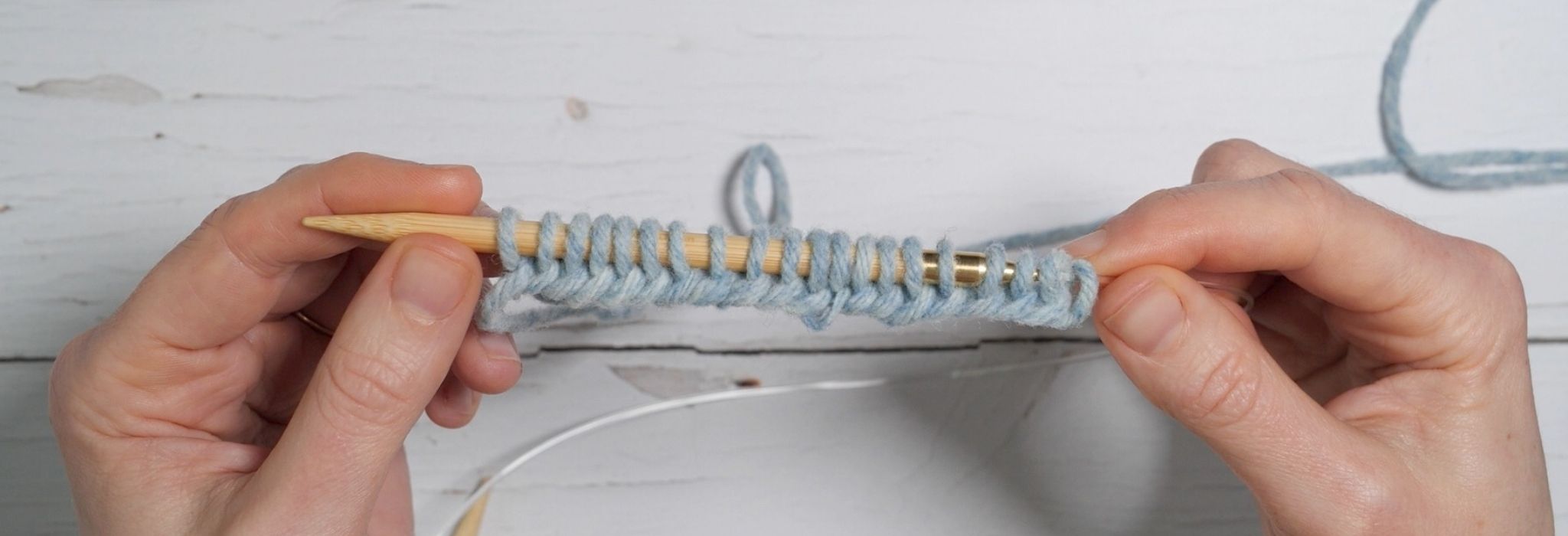 Circular Knitting Needles for Beginners part 1: How to do the Long Tail  Cast On 