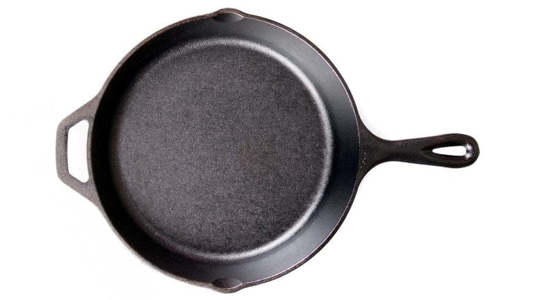 Average Cast Iron Skillet Weight (With 17 Examples) - Prudent Reviews