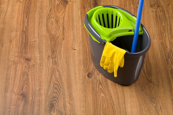 https://cdn.shopify.com/s/files/1/1065/3536/files/how_to_clean_a_hardwood_floor_without_streaking_600x600.jpg?v=1675102944