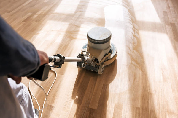 https://cdn.shopify.com/s/files/1/1065/3536/files/how_to_clean_old_wood_floors_without_sanding_600x600.jpg?v=1677664054